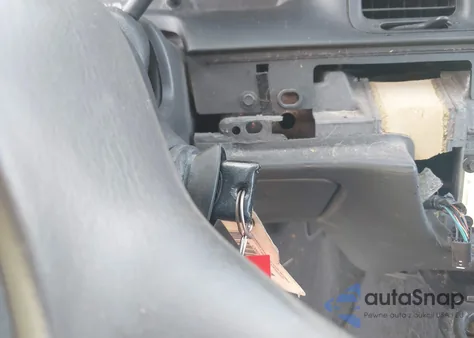 2004 Ford Crown Victoria Standard z USA, uszkodzony, nr VIN 2FAFP73W64X180984